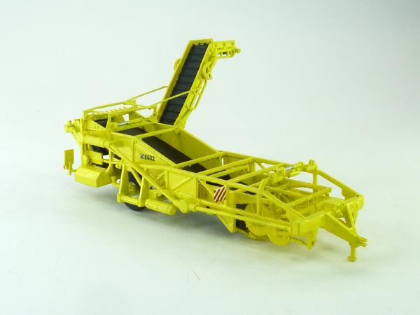 Kartoffelrodelader Fortschritt E682 gelb Arbeitsstellung 1/32